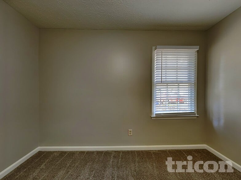 Building Photo - 2616 Laurel Woods Ln SE