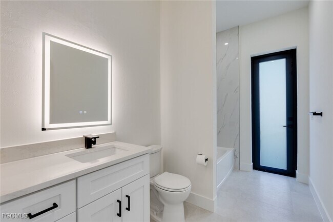 Building Photo - 153 SE 21st St