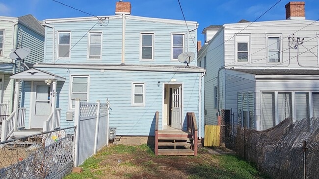 Building Photo - JUST REDUCED!  Ask About Move In Incentives!  3 Bedroom Duplex in Quiet Location