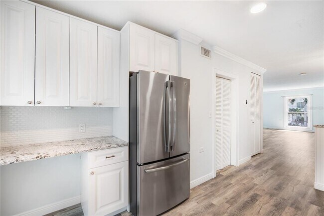 Building Photo - 1330 Snell Isle Blvd NE