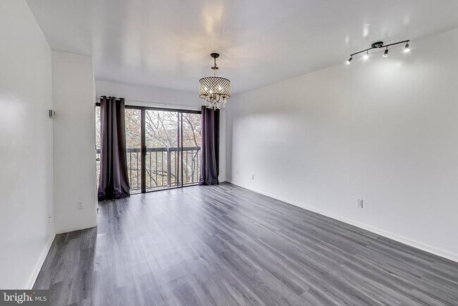 Building Photo - 1001 26th St NW