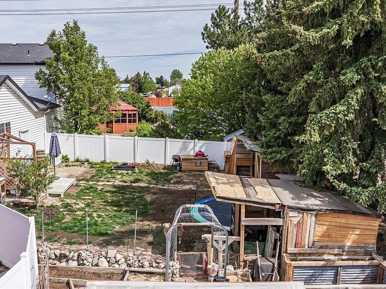 Building Photo - 5590 Stuart Ave