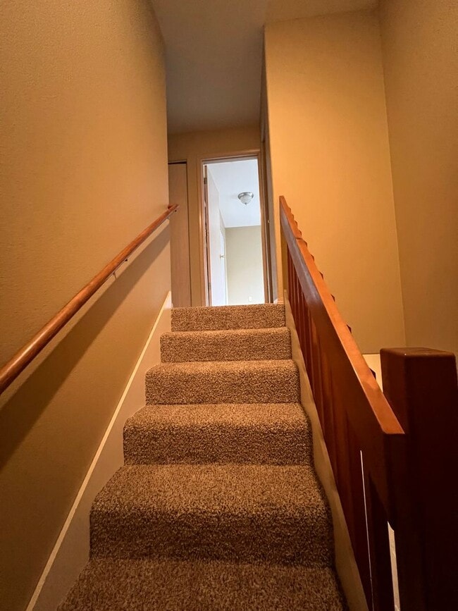 Building Photo - Rent Special: 1/2 Off January Rent!!