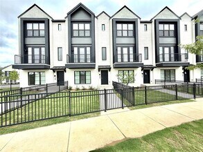 Building Photo - 540 Foxglove Rd