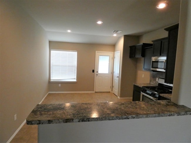 Building Photo - 5009 Hunter Blvd