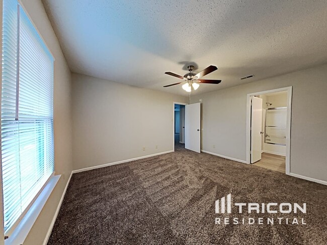 Building Photo - 10664 Glenayr Dr