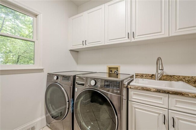 Building Photo - 700 S Brighton Ct