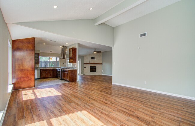 Building Photo - 10546 Rippling Fields Dr
