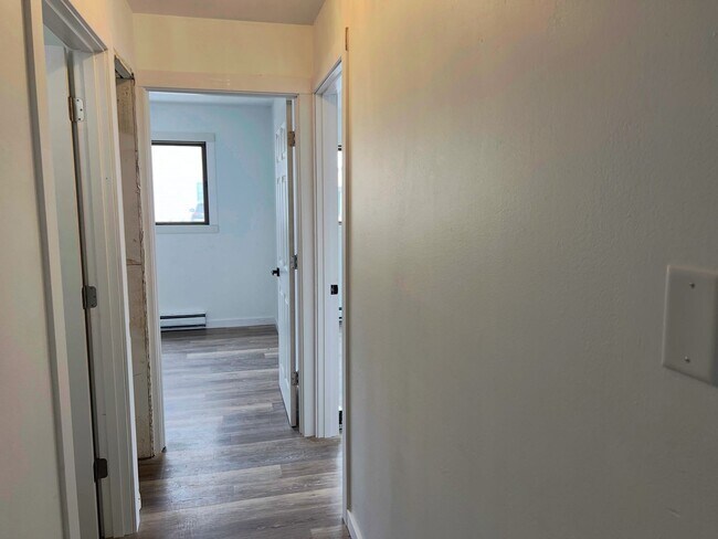 Building Photo - 909 Genrich St