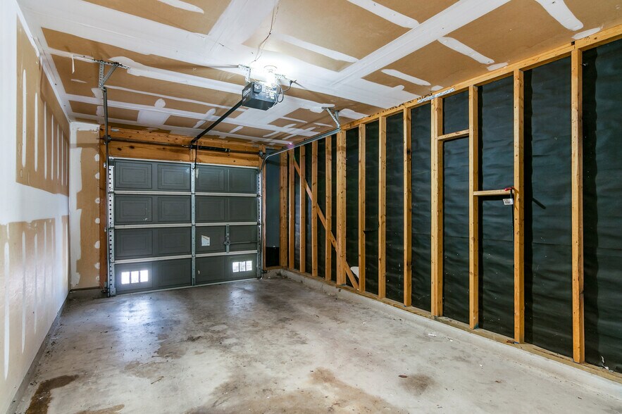 Building Photo - 7902 Morning Grove