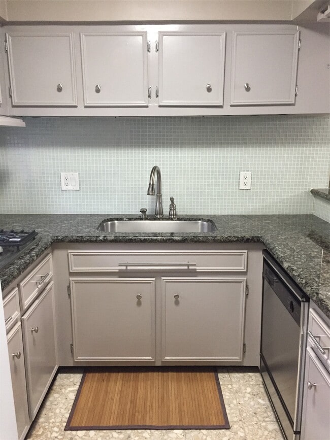 Building Photo - 8211 Katy Fwy