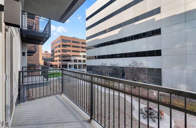 Building Photo - Bright & Cozy City Condo at The Metro!