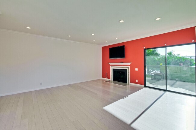 Building Photo - 1108 Shoreline Dr