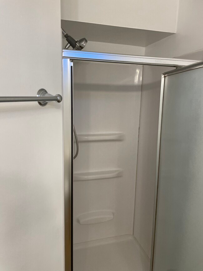 Basement bedroom bath 4 - 7310 Valley St