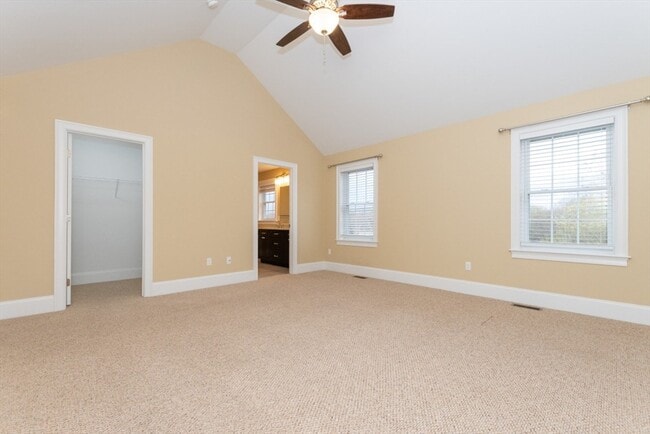 Building Photo - 15 Hialeah Ln