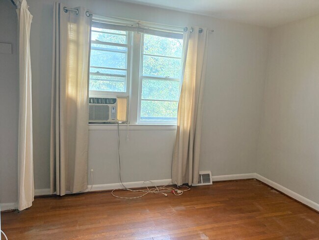 Building Photo - 6192 Northwood Dr