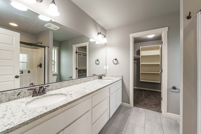 Building Photo - Stunning Salmon Creek Gem for Rent! - 3 Be...
