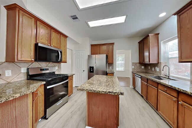 Building Photo - 1418 Summer Rain Dr