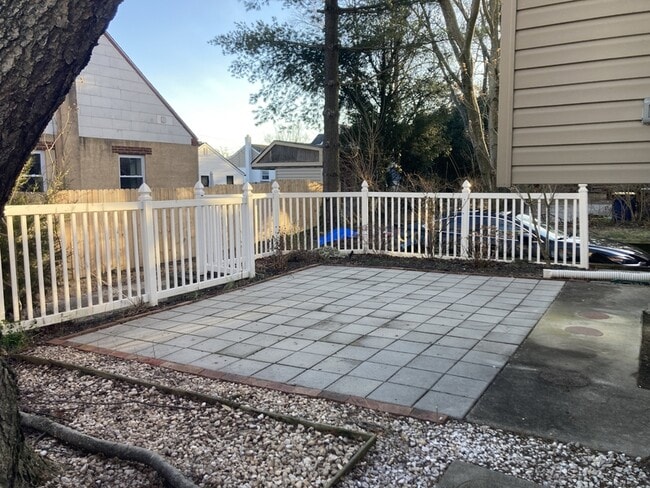 Building Photo - 1210 Rosedale Ave