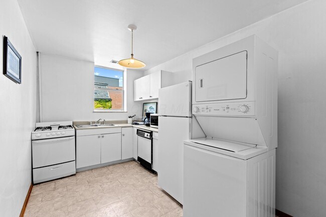 Building Photo - 854 N High St