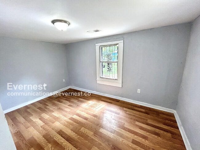 Building Photo - 2028 Powderly Ave SW