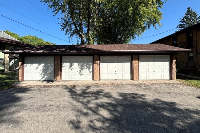 Building Photo - 2402 Fremont Ave