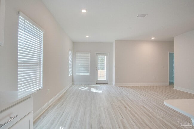 Building Photo - 8422 Riverstone Dr