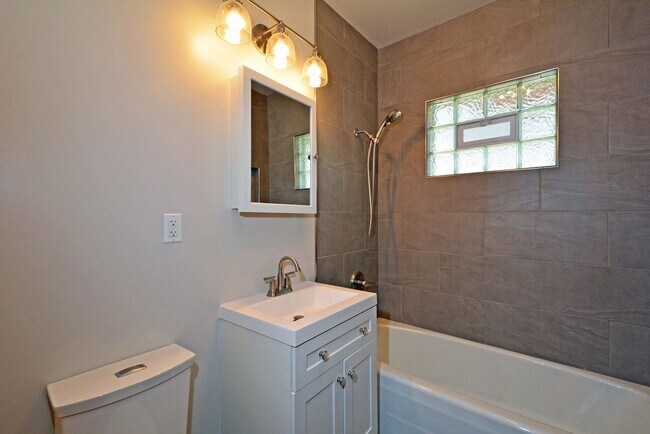 Building Photo - 3029-3031 Chicago Ave