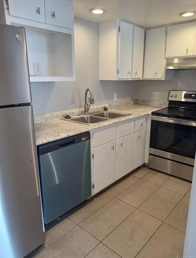 Building Photo - 9995 E Harvard Ave