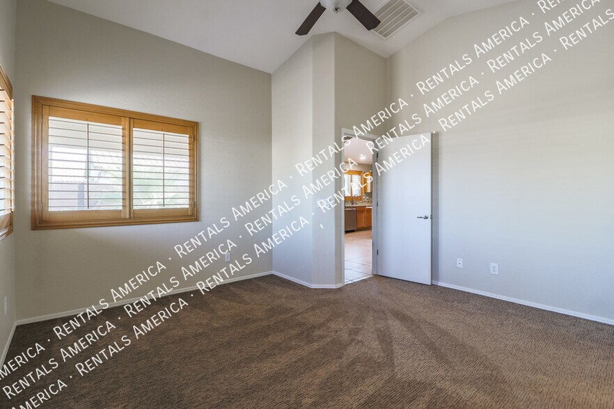 Building Photo - 2033 N Thunderbird Ave