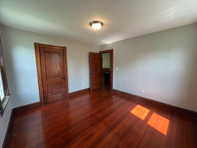 Building Photo - 72 Melville St