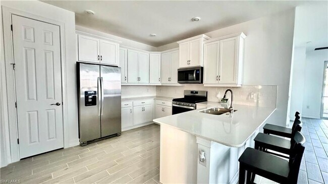 Building Photo - 43773 Sparrow Dr