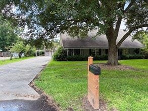 Building Photo - 204 Carolyn Dr