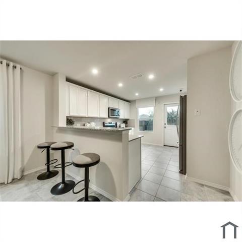 Building Photo - 1329 Rosenberg Dr