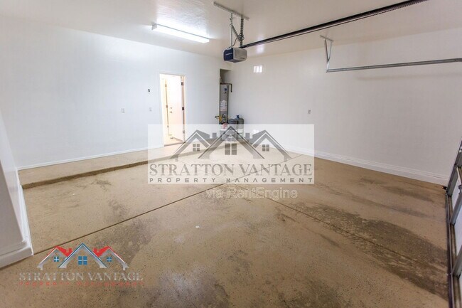 Building Photo - 1247 S Emmett Dr