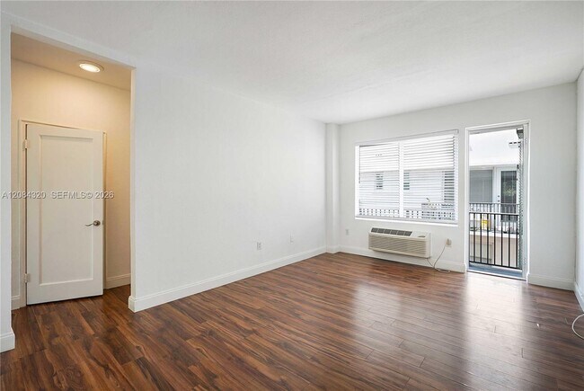 Building Photo - 320 80th St