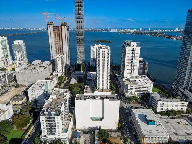 Building Photo - 2200 NE 4th Ave