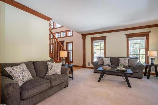 Building Photo - 3 Eton Pl