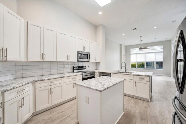Building Photo - 6334 SW 192nd Ave