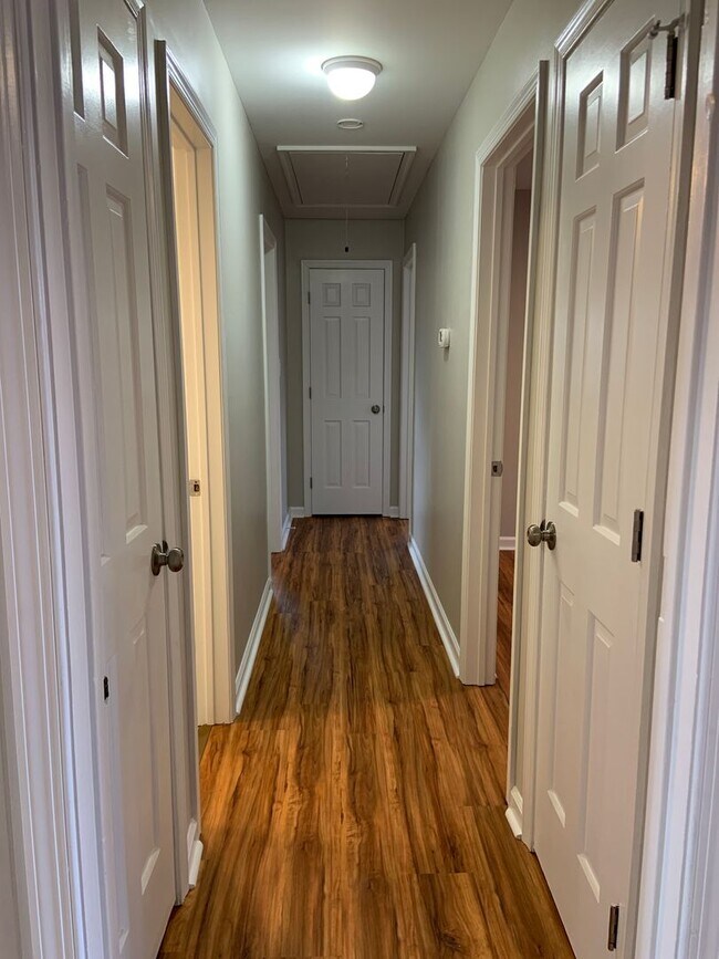 Building Photo - 3 BR House near Guilford College w/ Garage