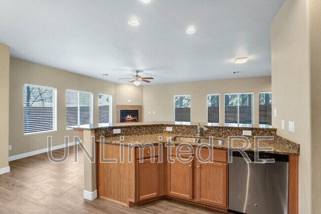 Building Photo - 1201 N Warm Springs Trail