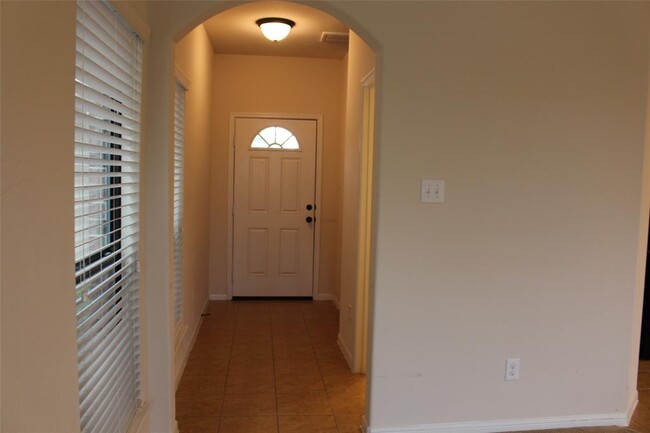 Building Photo - 6643 Sharpstone Creek Ln