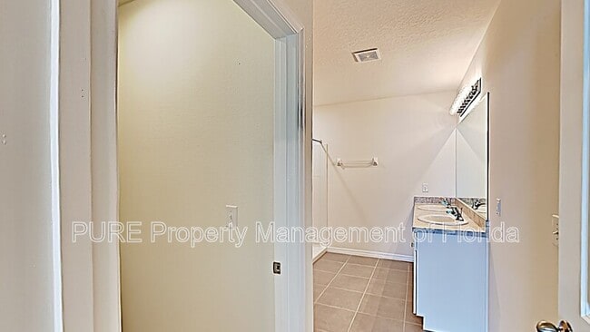 Building Photo - 9734 Pepper Tree Pl