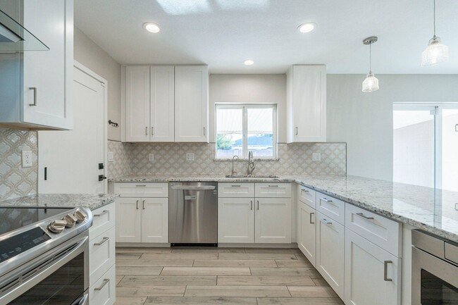 Building Photo - BEAUTIFUL SOUTH SCOTTSDALE - CORNER LOT & ...