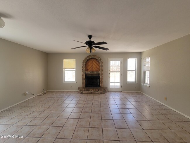 Building Photo - 3200 Mountain Ridge Dr
