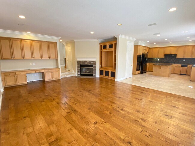 Building Photo - Beautiful 5 bedroom Newbury Park home with mountain views