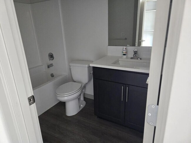 Building Photo - YECK-683