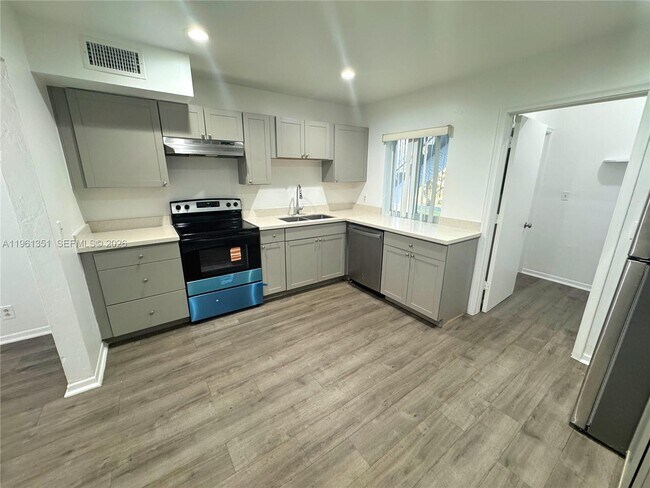 Building Photo - 10601 NW 45th St