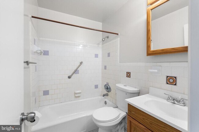 Building Photo - 623 Bywater Rd