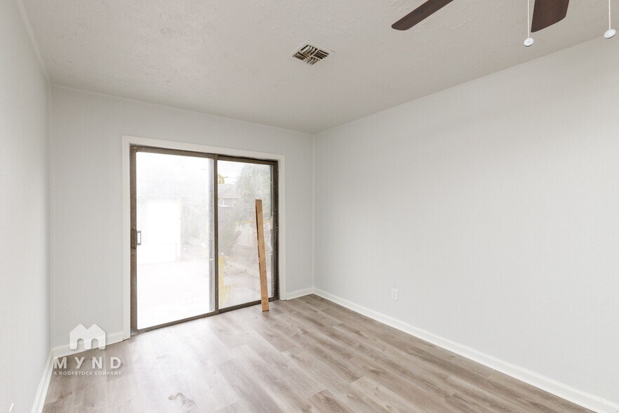 Building Photo - 2149 Karen Dr